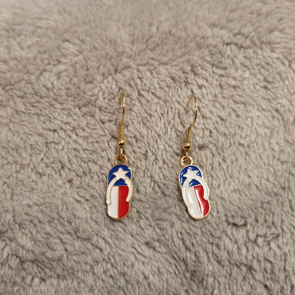 Fourth of July Patriotic Womens Earrings One Pair Flip Flops USA Flag E60E - Picture 1 of 3